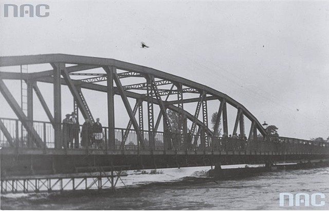 Most drogowy nad Skawą w Wadowicach

Lata 1928 - 1938. Widać, że wody rzeki są mocno wezbrane