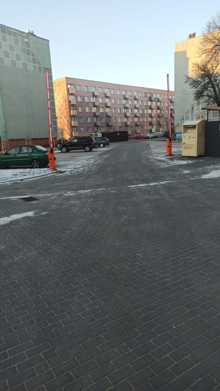 W centrum Bielska Podlaskiego powstał duży parking. Nie obeszło się bez wycinki drzew 