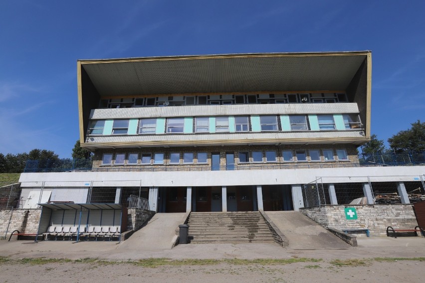 Stadion im. Pawła Waloszka na Skałce i budynek OSiR dzień...