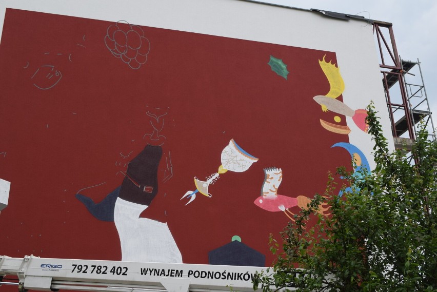 Mural powstaje na ścianie bloku przy ulicy Przemysława w...