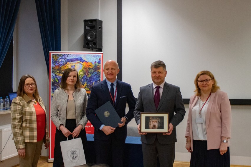 I LO w Przemyślu podpisało porozumienie z Politechniką...