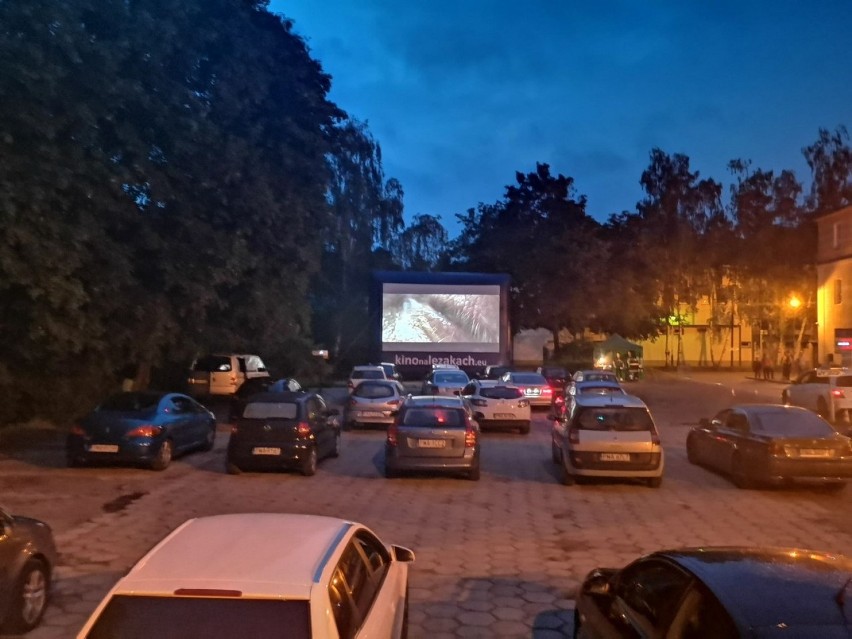 Pierwszy seans kina samochodowego w Wągrowcu za nami 