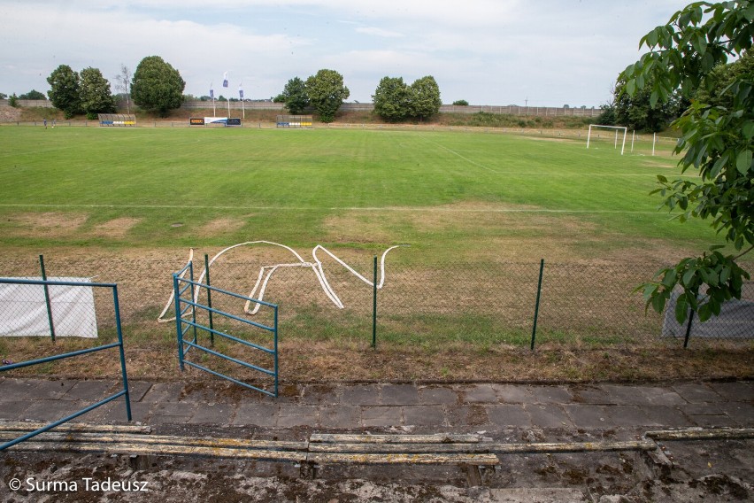 Stadion Kluczevii Stargard po awansie do III ligi musi się zmienić. Zobaczcie, jak teraz wygląda