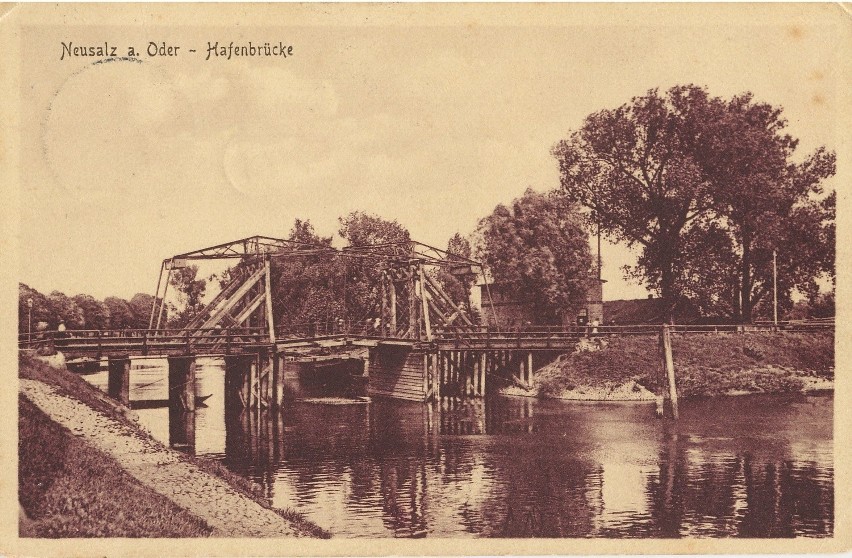 Most nad kanałem portowym