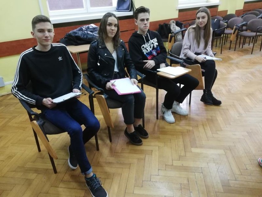 Debata oksfordzka uczniów "Asnyka" i "Kościuszki". Rozprawiali o lekcjach wychowania fizycznego FOTO
