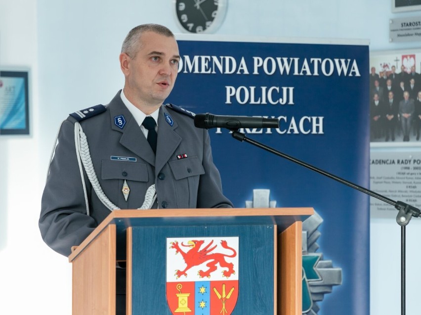 Pyrzyccy policjanci mają od dziś nowego komendanta. To 45-letni mł. insp. Krzysztof Pawlik. Do KPP Pyrzyce trafił z KPP Goleniów