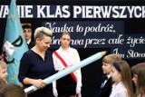 Ślubowanie w Szkole Podstawowej nr 2 w Piotrkowie. Pierwszoklasiści zostali uroczyście pasowani na ucznia szkoły. ZDJĘCIA