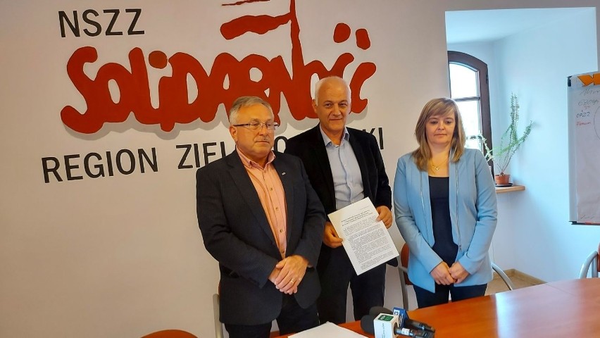 Na zdjęciu od lewej: Bogusław Motowidełko przewodniczący ZR...