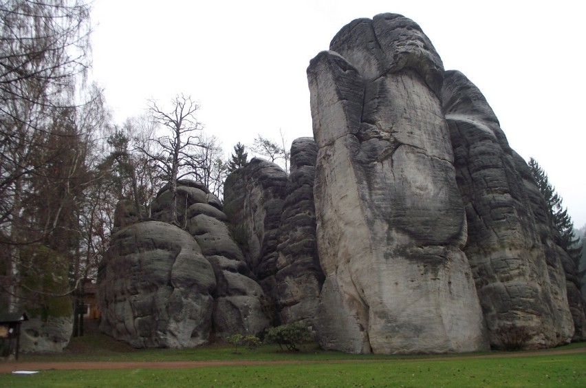 Wakacyjny przewodnik. Adrspach - Skalne Miasto w czeskich...