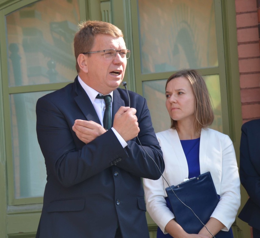 Malbork. Stoi już tablica edukacyjna IPN o ludobójstwie ze szczególnym okrucieństwem [ZDJĘCIA]. "To były zupełnie bezbronne istoty"