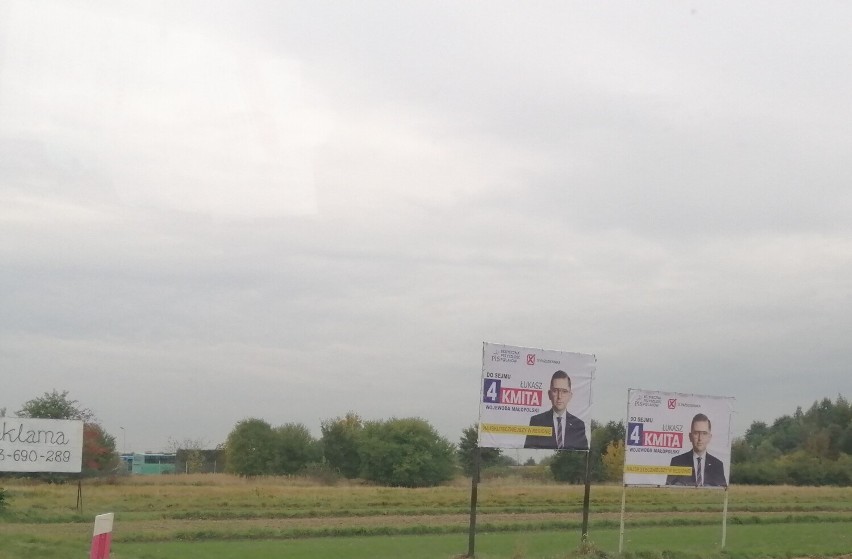 Pozostałości po kampanii wyborczej w Broszkowicach