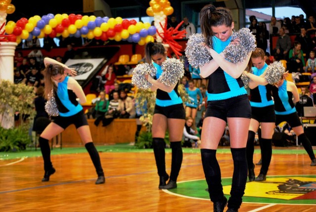 XVI Mistrzostw Polski Cheerleaders - hala Trapez w Lesznie. Drugi dzień zawodów.