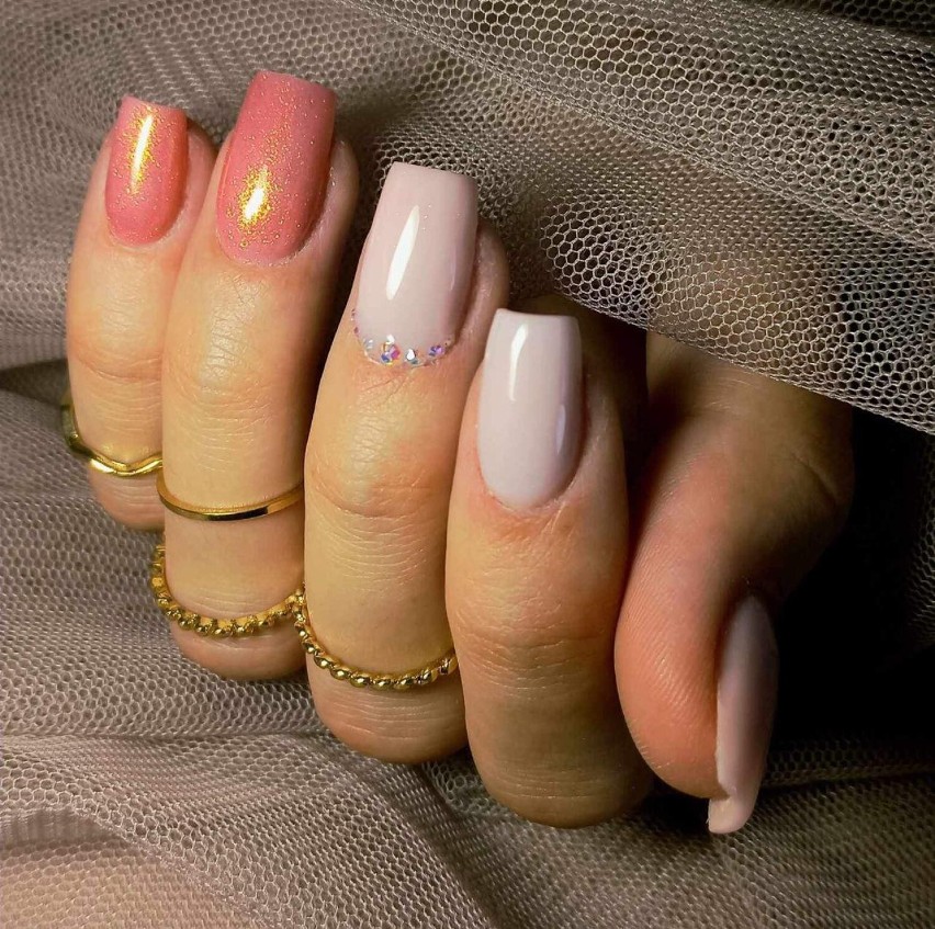 Piękne paznokcie prosto z Kliniki Piękna w Wieluniu. Najmodniejsze wzory i kolory JESIEŃ 2023