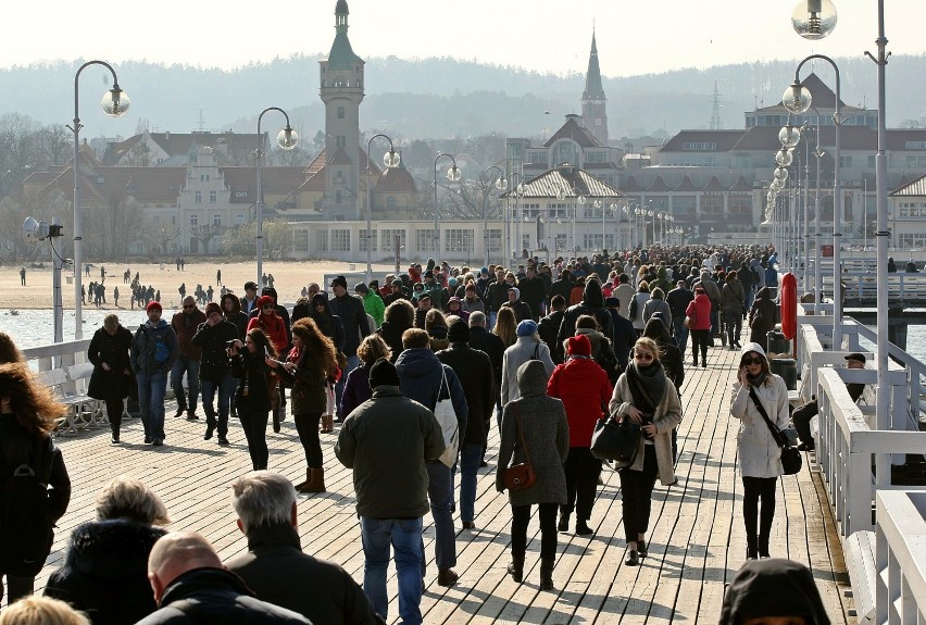 Tłumy w Sopocie na wielkanocnym spacerze