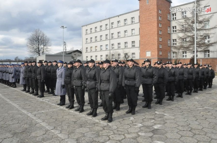 Śląskie: Ślubowanie 93 nowych policjantów i awanse [ZDJĘCIA]