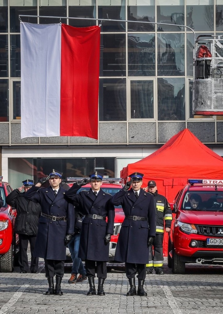 Uroczyste przekazanie wozów strażackich na Targ Węglowym w...