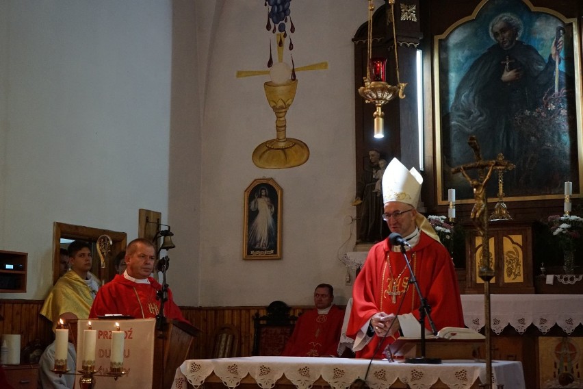 Dubeninki: w parafii zainstalowano relikwie św. Andrzeja Boboli [Zdjęcia]