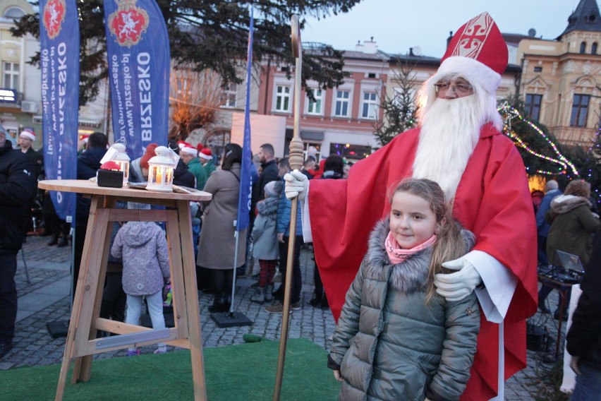 Brzesko. Jarmark bożonarodzeniowy z wieloma atrakcjami wzbudził ogromne zainteresowanie [ZDJĘCIA]