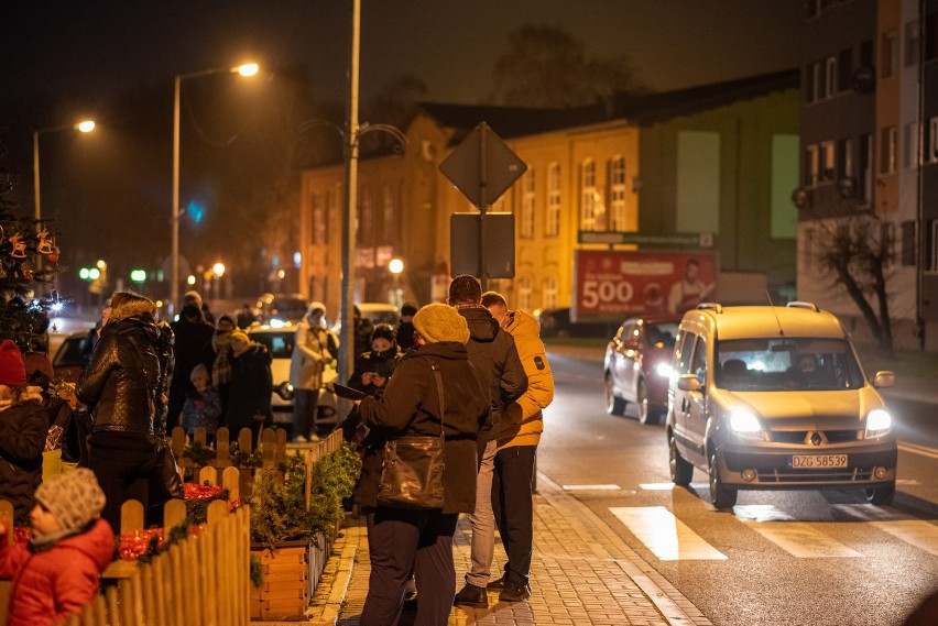 Takiej choinki Bogatynia nie miała! Wspólne ozdoby i świąteczna atmosfera pod Geesikiem [ZDJĘCIA]