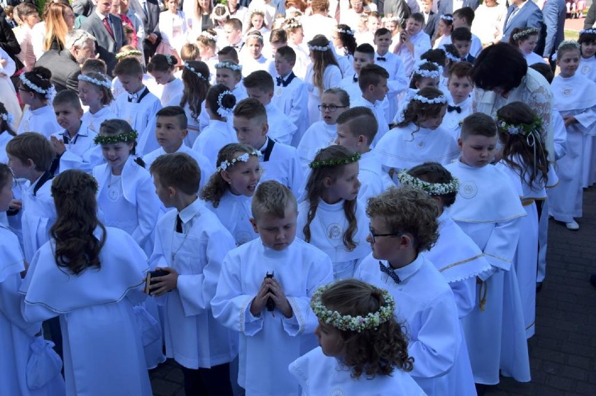 Komunia w Chodzieży: Uroczystość w parafii Nawiedzenia Najświętszej Marii Panny [FOTO]