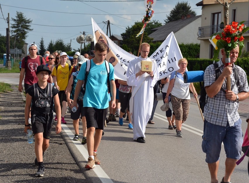 Pielgrzymi z Bochni odpoczywali w Zadrożu [ZDJĘCIA]