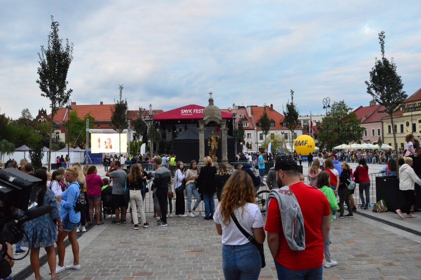 Myślenice. Tłumy na koncercie Sanah. Czy Smyk Fest pobije kolejny rekord w niesieniu pomocy? [ZDJĘCIA]