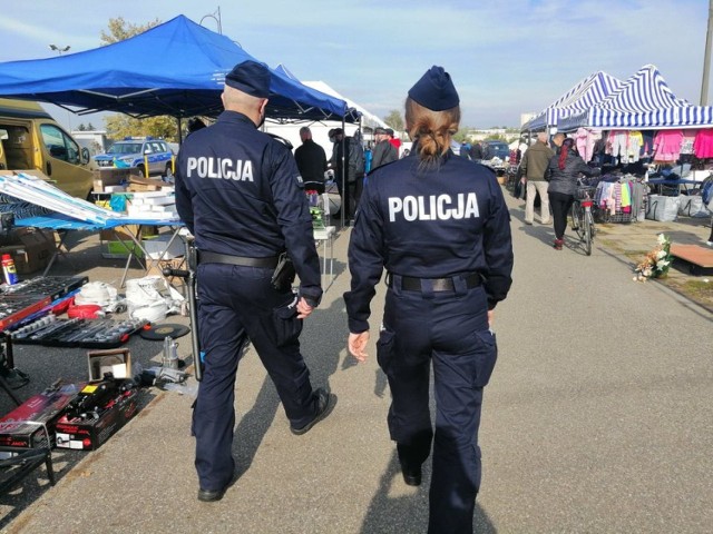 Piotrków w czerwonej strefie: Ponad 40 mandatów za brak maseczki w Piotrkowie i powiecie. Na zdjęciu kontrola z poprzedniego weekendu