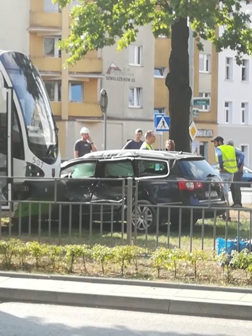 Szczecin. Tramwajowy korek na alei Piastów z powodu kolizji 