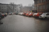Motoryzacja w latach 90. ubiegłego wieku w Malborku. Jakie samochody królowały wtedy na malborskich ulicach? [ZDJĘCIA]