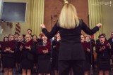 Koncert Sacrum w wykonaniu Chóru Artis Gaudium w Kościele pw. Świętej Rodziny w Tomaszowie Mazowieckim ZDJĘCIA