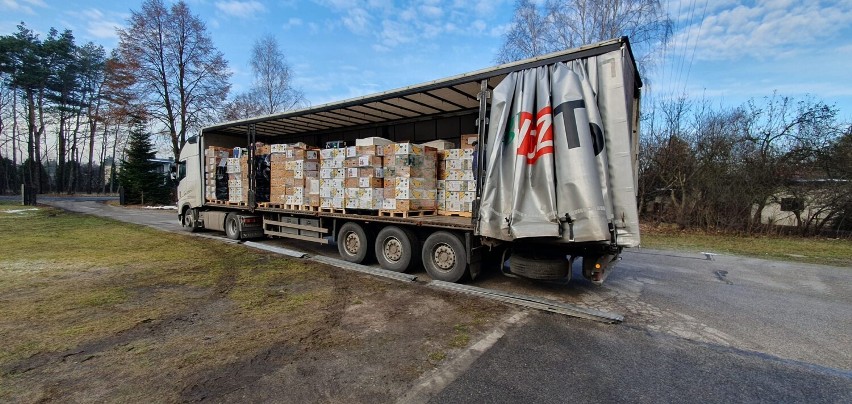 Gmina Gomunice pomaga Ukrainie. Wyruszył kolejny transport z darami