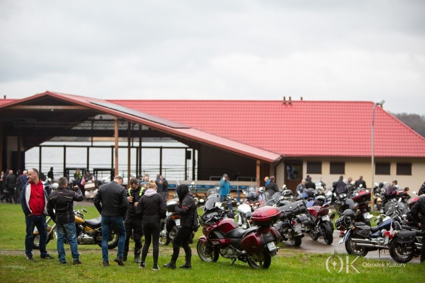 Niedzielne otwarcie sezonu motocyklowego w Zamartem i...