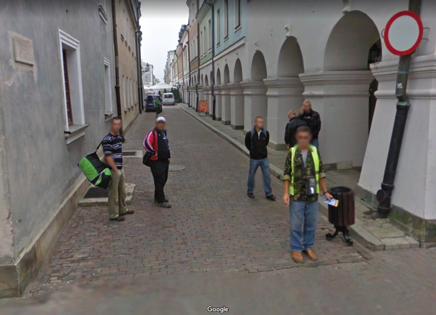 Nikt się nie ukryje. Mieszkańcy Zamościa przyłapani przez kamery Google Street View na Starym Mieście