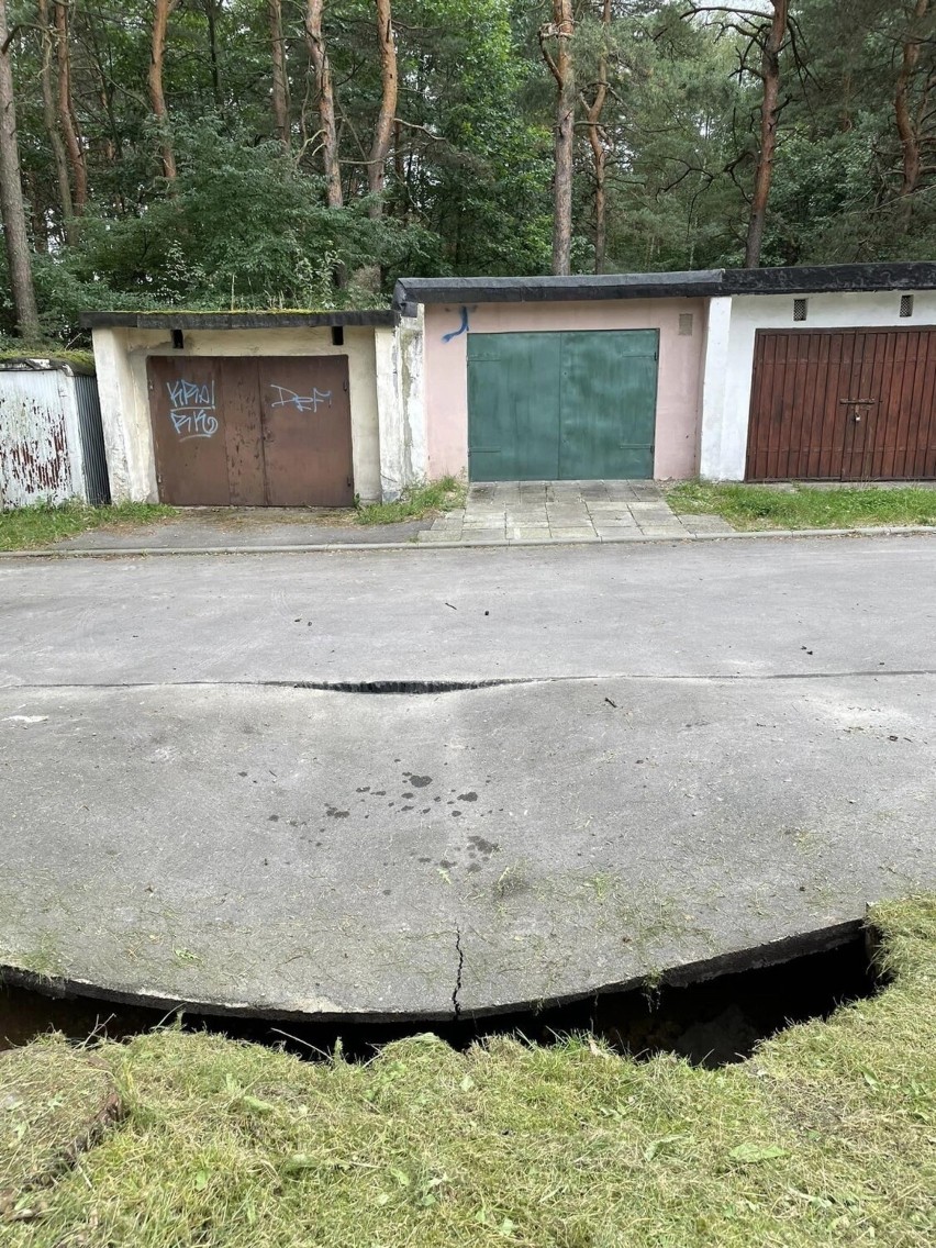 Na blokowisku w Trzebini zapadła się ziemia (13.09.2022)
