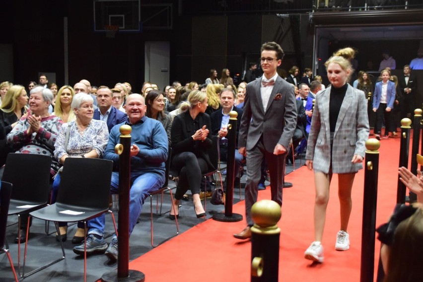 Za nami premiera filmu „Charlie i fabryka czekolady”. W filmie zagrało ponad stu uczniów ZDJĘCIA