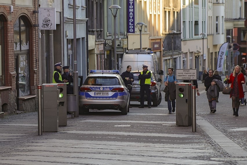 Policjanci z Rybnika rozdawali odblaski