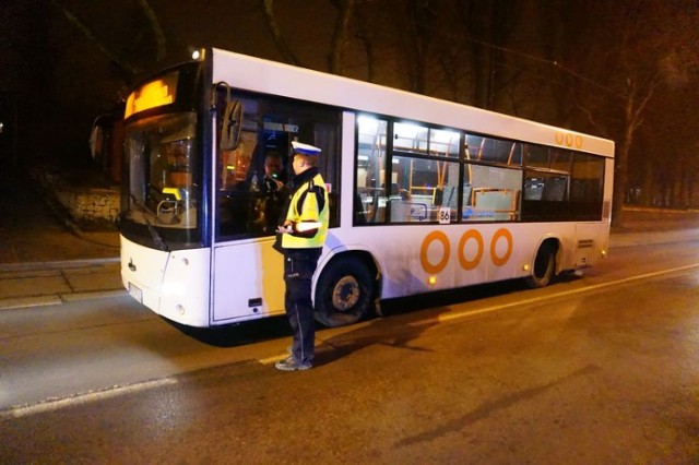 Ruda Śląska: Policja skontrolowała trzeźwość prawie 100 kierowców autobusów i ciężarówek