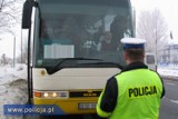 Policja skontroluje autokary wiozące dzieci na zimowy wypoczynek