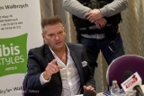 Krzysztof Rutkowski szuka bandytów, którzy dokonali napadu na mieszkanie w Wałbrzychu