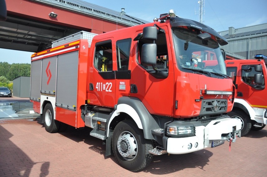 Strażacy z PSP w Brzezinach dostali nowy samochód ratowniczo-gaśniczy