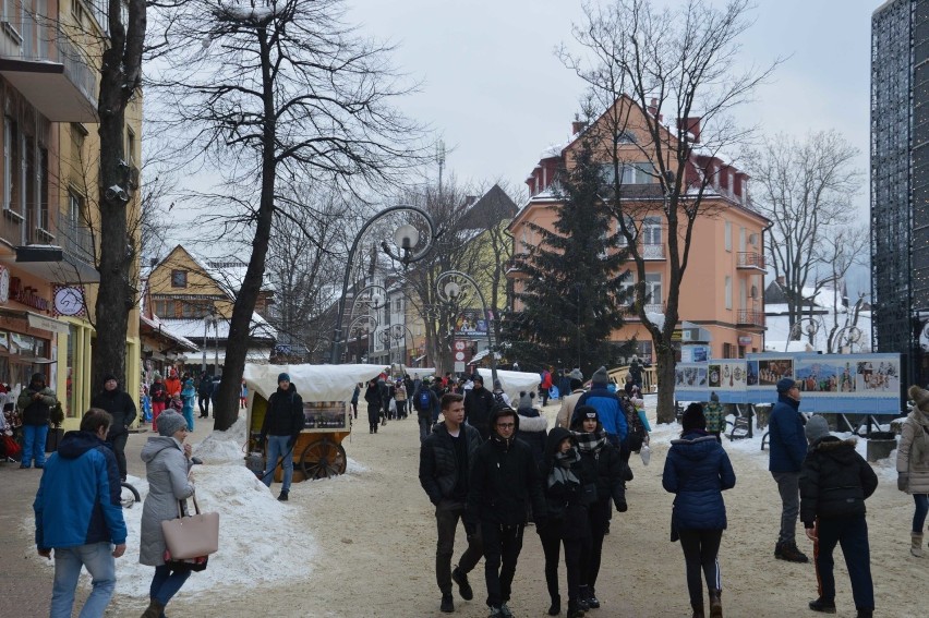 Zakopane. Krupówki pełne turystów. Warszawa zaczyna ferie [ZDJĘCIA]