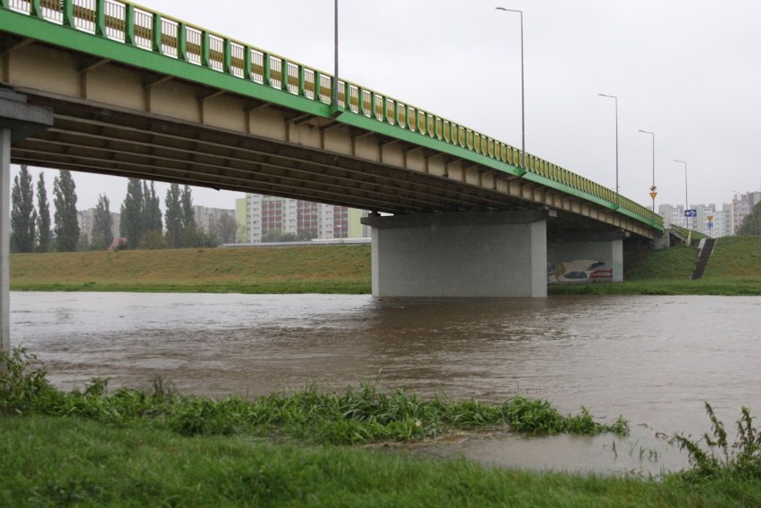 Rośnie poziom wód w Odrze i Kanale Ulgi. Ulica Bolkowska w Opolu będzie zamknięta 