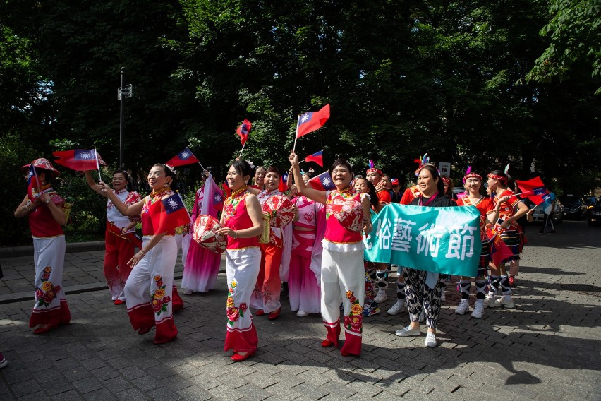 Kraków. Zespoły folk zjechały do centrum Krakowa z całego świata