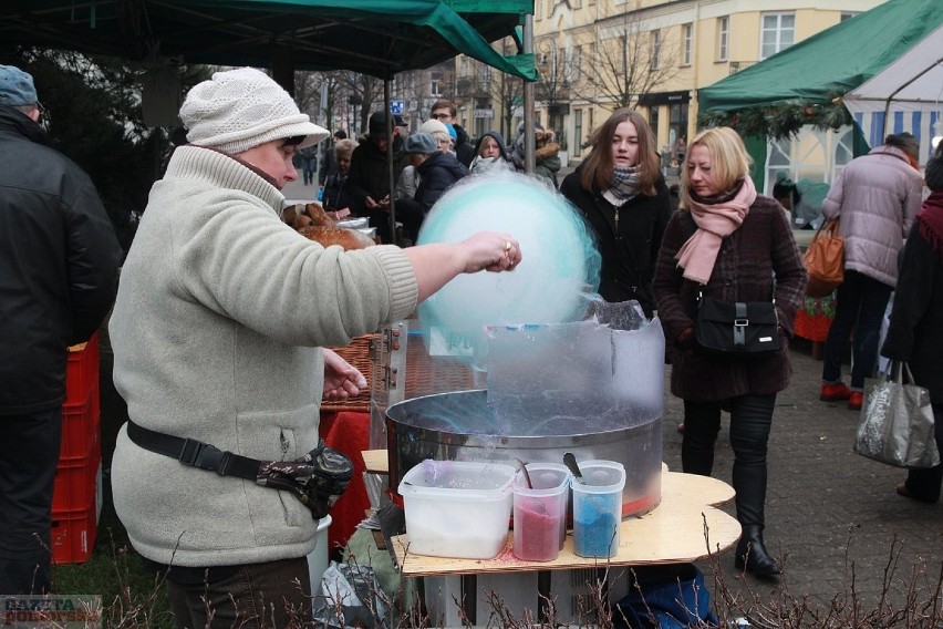 Jest wielu producentów, twórców ludowych i rękodzielników,...