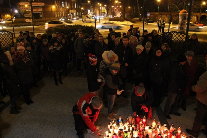 Mieszkańcy Tczewa pożegnali Pawła Adamowicza [ZDJĘCIA, WIDEO]