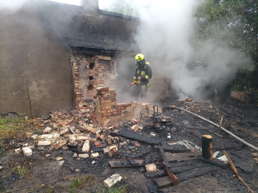 Pożar budynku w Starych Kozubach w gminie Sędziejowice