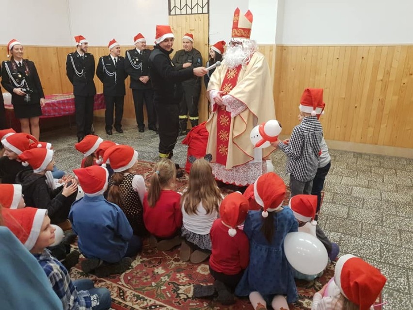 Nowy Sącz. Mikołaj u dzieci z Osiedla Biegonice[ZDJĘCIA]