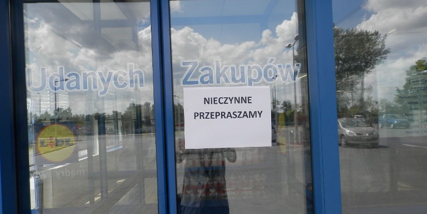 Śrem: alarmy bombowe w Urzędzie Skarbowym i Lidlu [ZDJĘCIA]