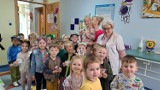Dzieci z wizytą w NZOZ Medyk w Sławnie z okazji Dnia Pracownika Służby Zdrowia