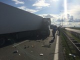 Wypadek na A2: Zderzenie dwóch ciężarówek, autostrada zablokowana [ZDJĘCIA]
